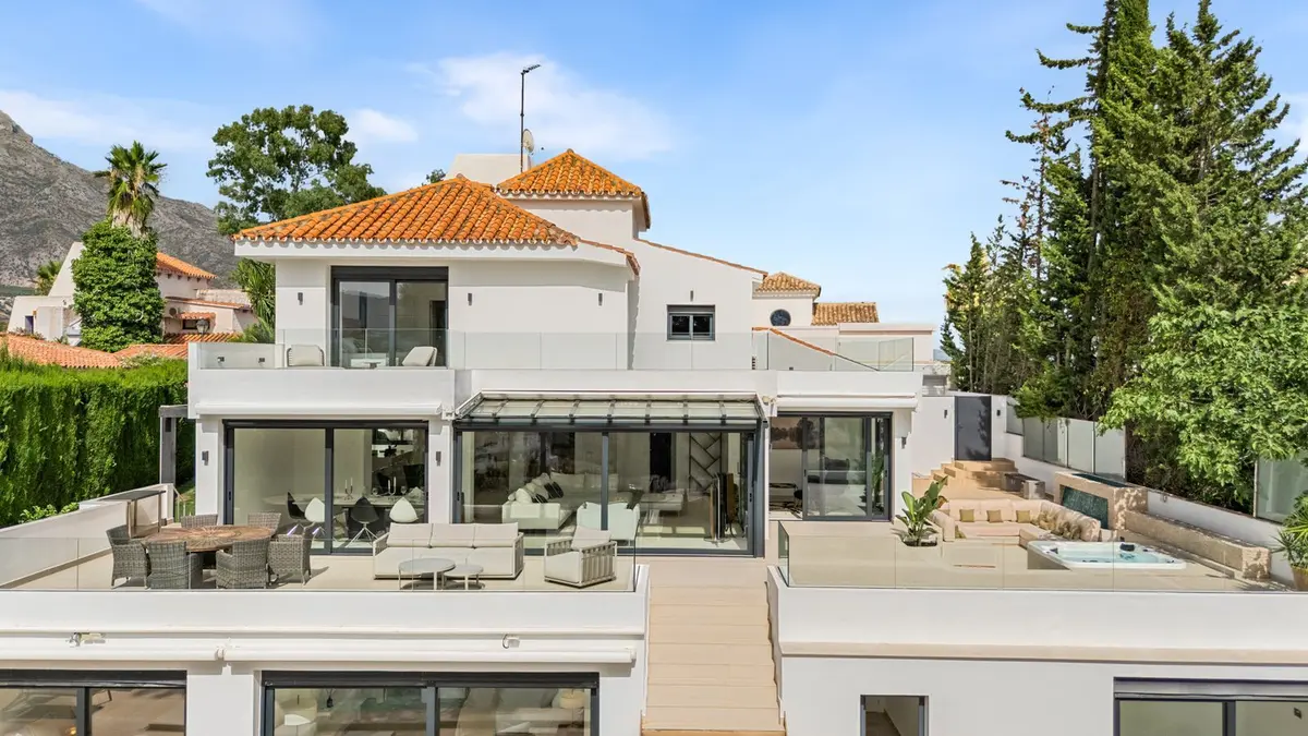 Detached Villa in Nueva Andalucía