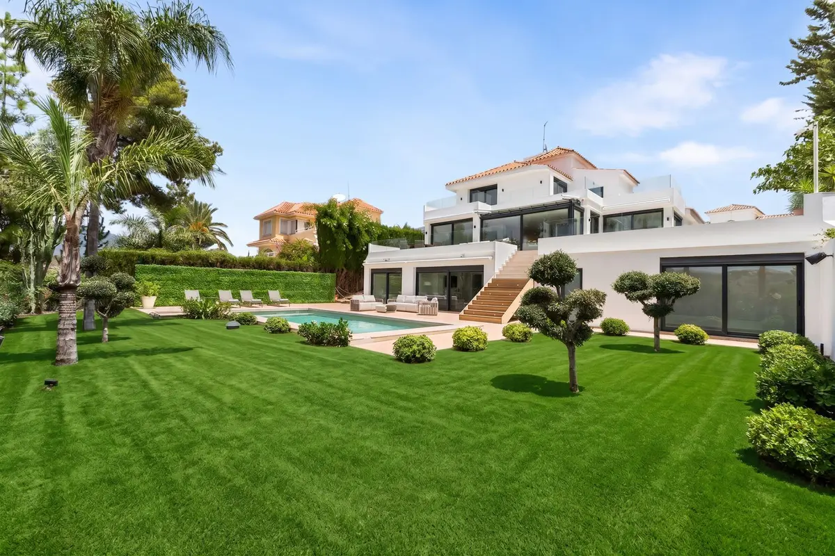 Detached Villa in Nueva Andalucía