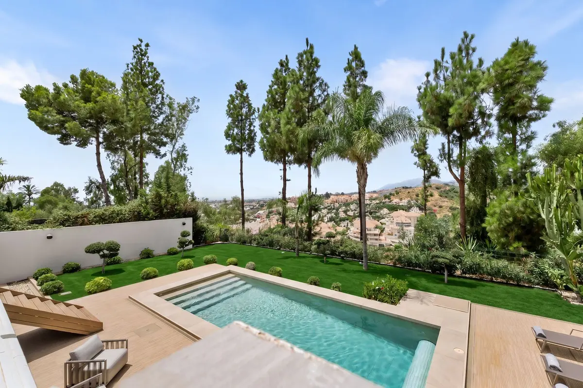 Detached Villa in Nueva Andalucía