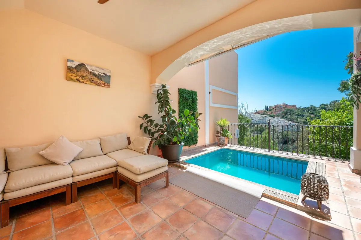 Semi-Detached House in Nueva Andalucía