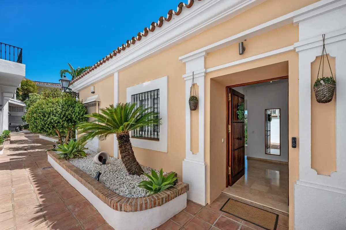 Semi-Detached House in Nueva Andalucía
