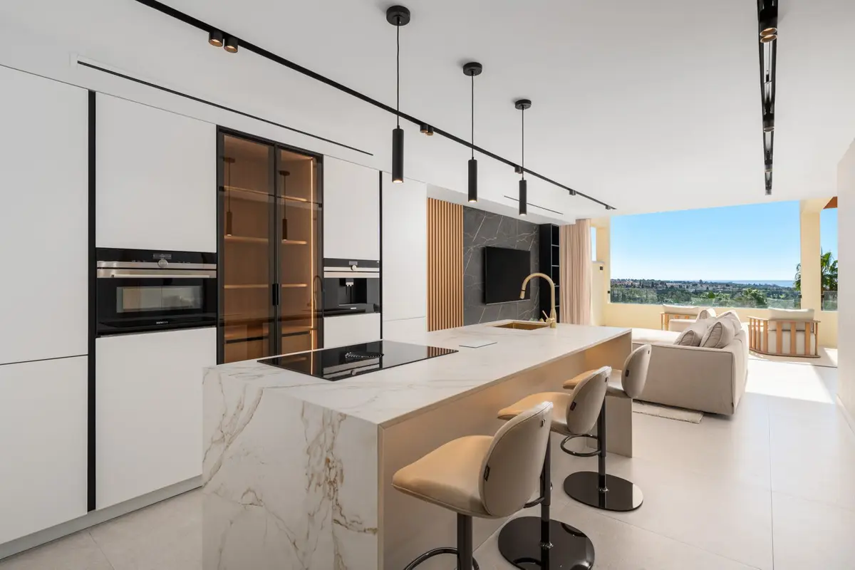 Middle Floor Apartment in Nueva Andalucía