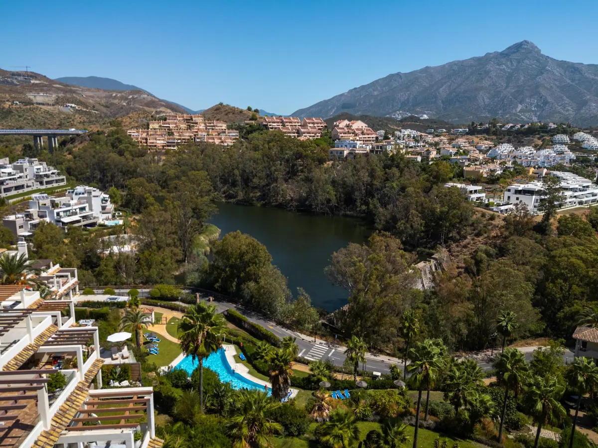 Middle Floor Apartment in Nueva Andalucía