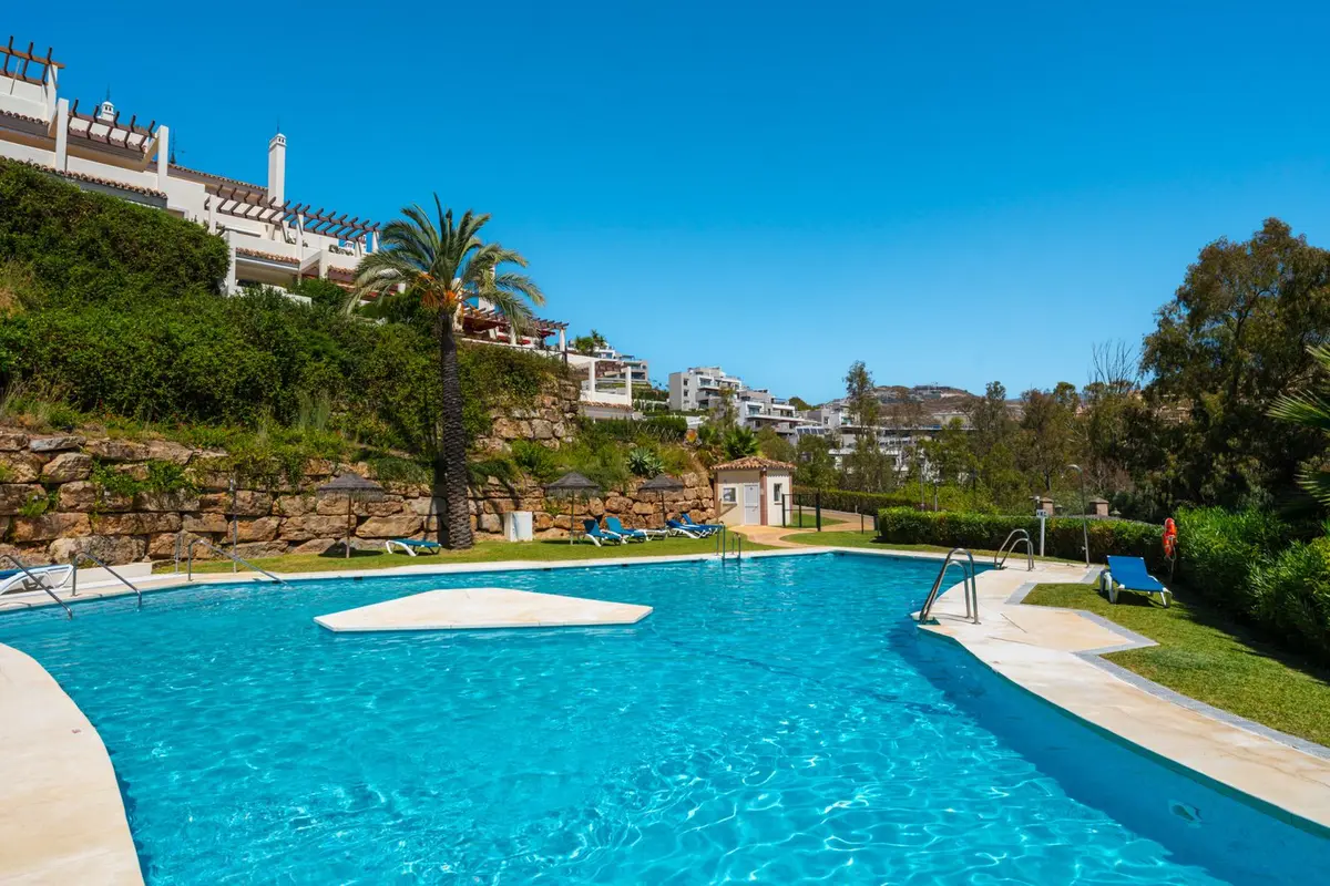 Middle Floor Apartment in Nueva Andalucía
