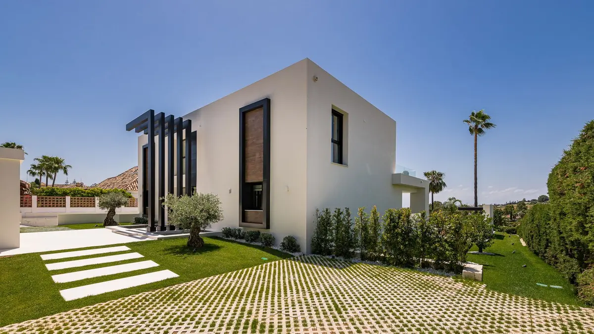 Detached Villa in Nueva Andalucía
