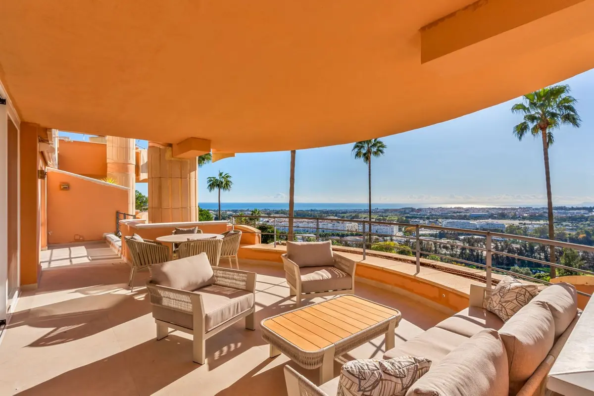 Middle Floor Apartment in Nueva Andalucía