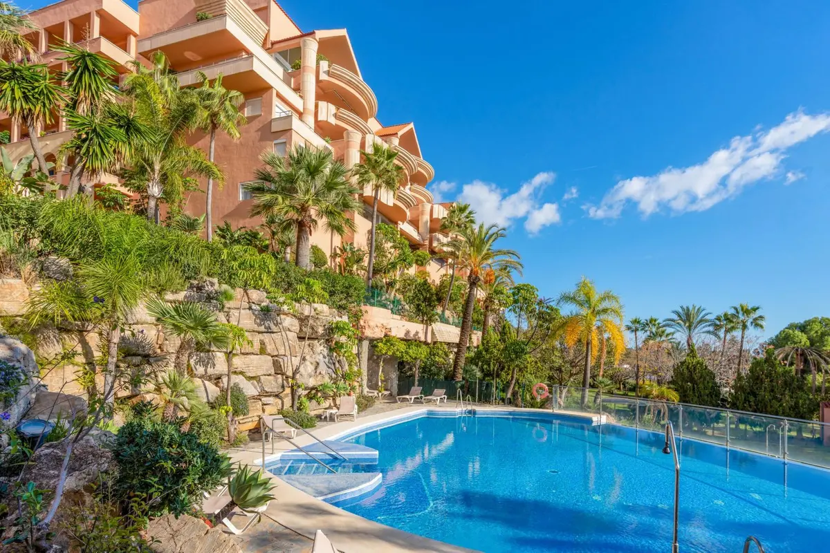Middle Floor Apartment in Nueva Andalucía