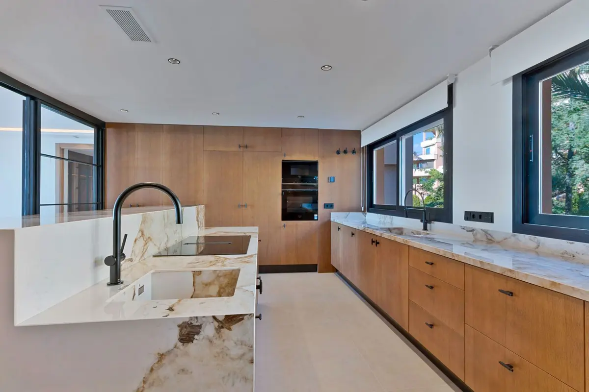 Middle Floor Apartment in Nueva Andalucía