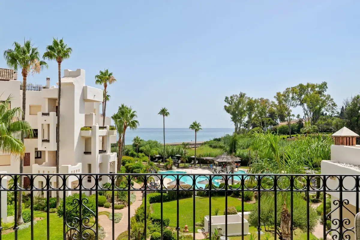 Middle Floor Apartment in Estepona