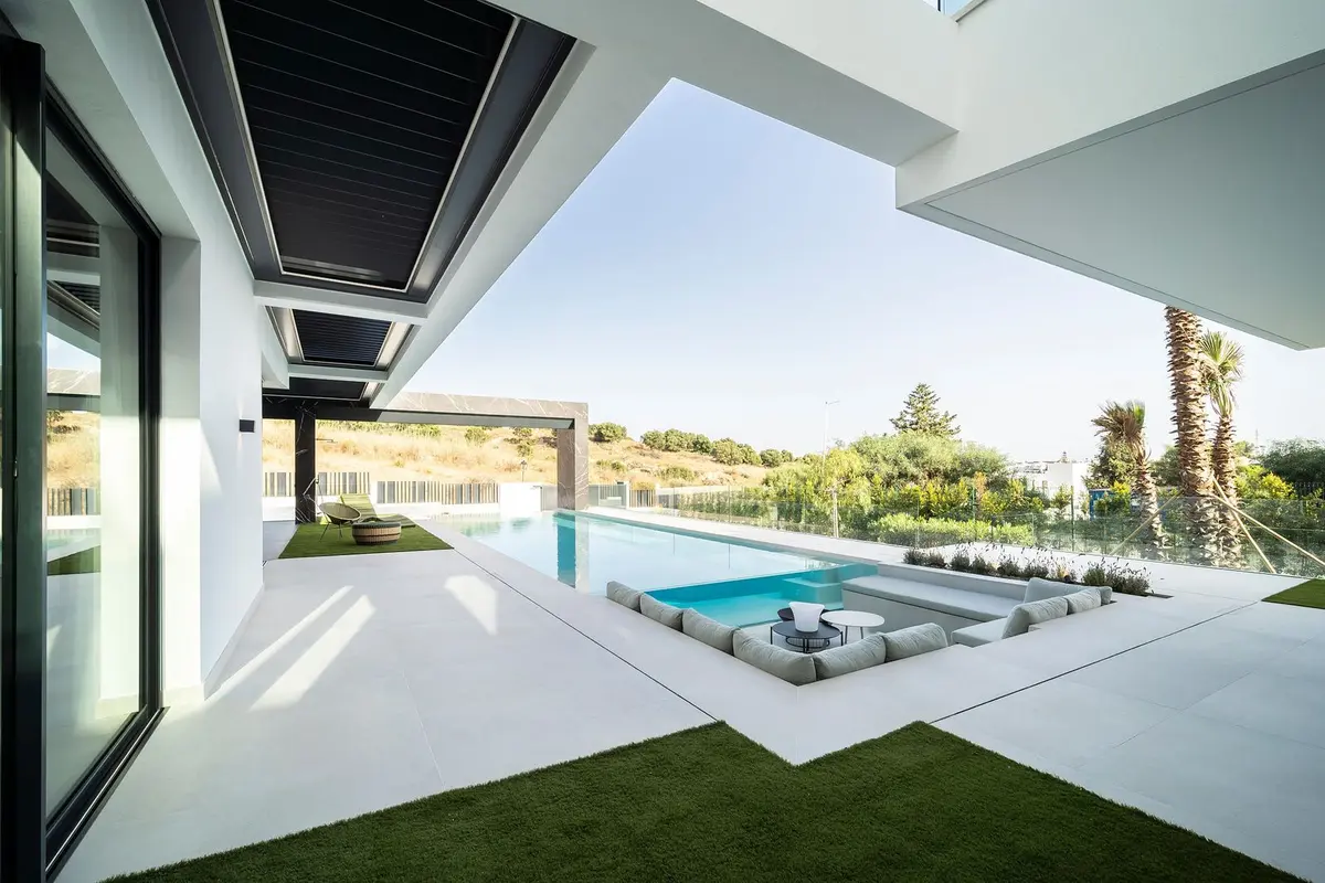 Detached Villa in El Paraiso
