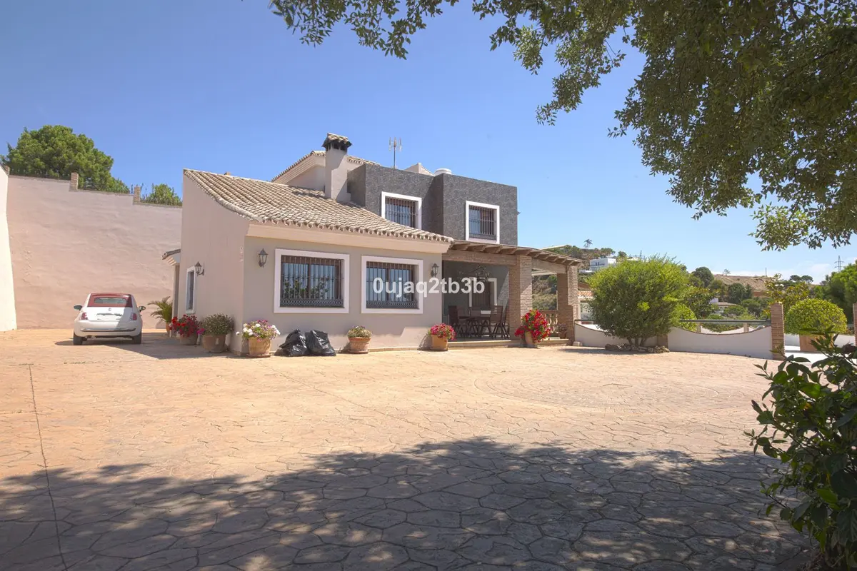 Detached Villa in Estepona