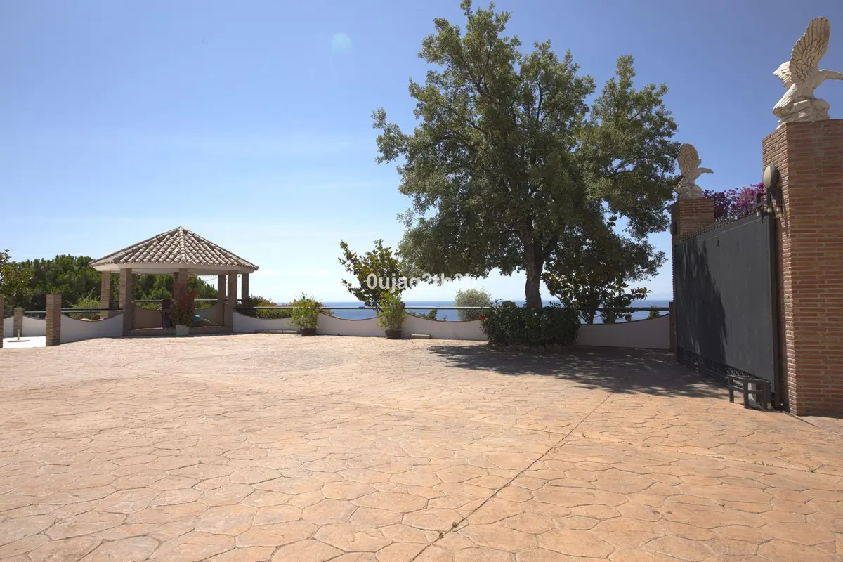 Detached Villa in Estepona