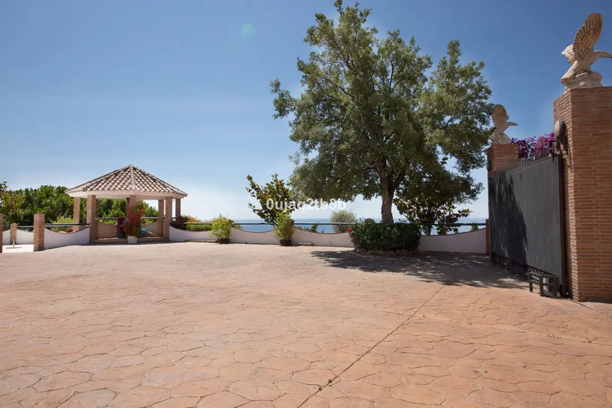 Detached Villa in Estepona