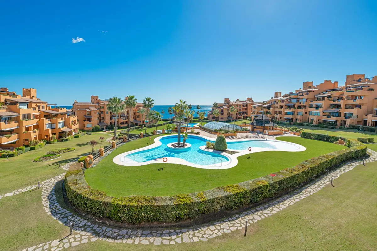 Middle Floor Apartment in Estepona