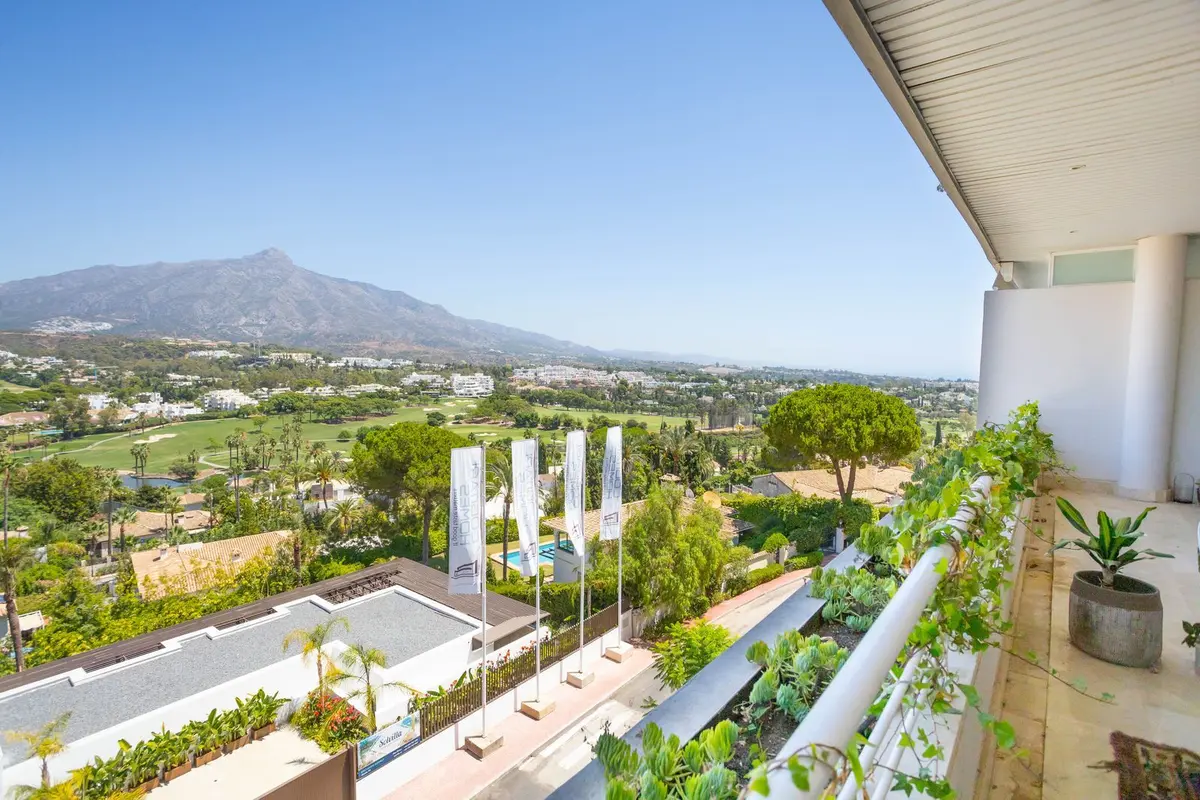 Middle Floor Apartment in Nueva Andalucía