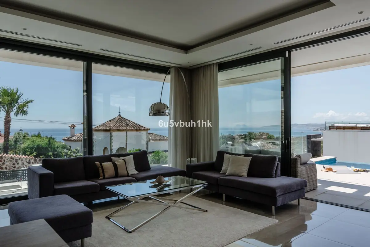 Detached Villa in Estepona