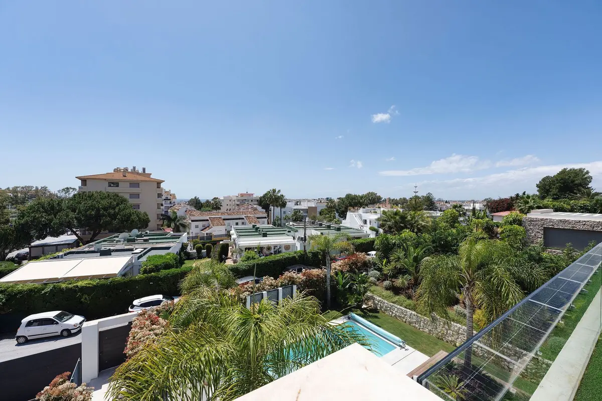 Detached Villa in Nueva Andalucía
