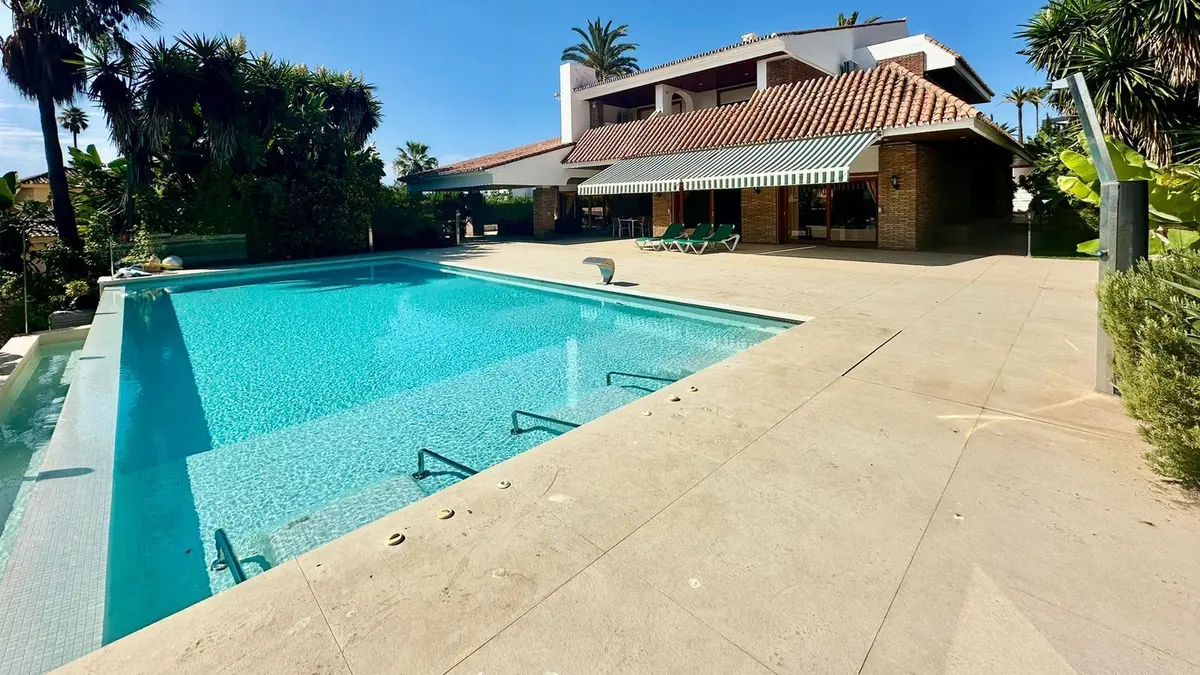 Detached Villa in Nueva Andalucía
