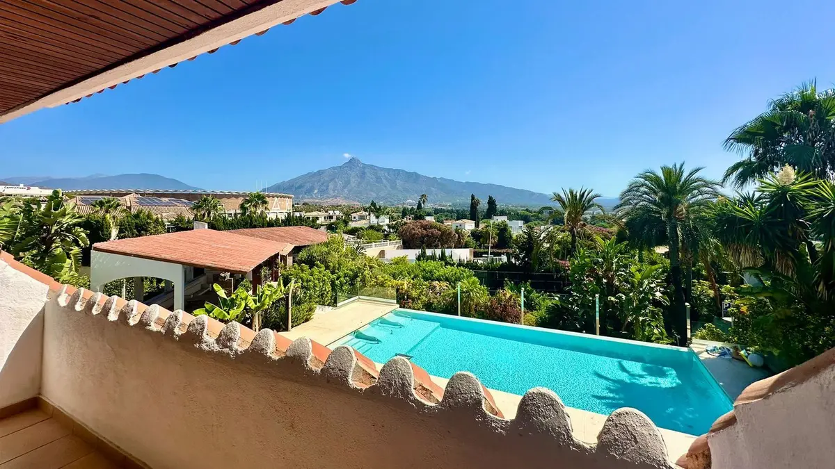 Detached Villa in Nueva Andalucía