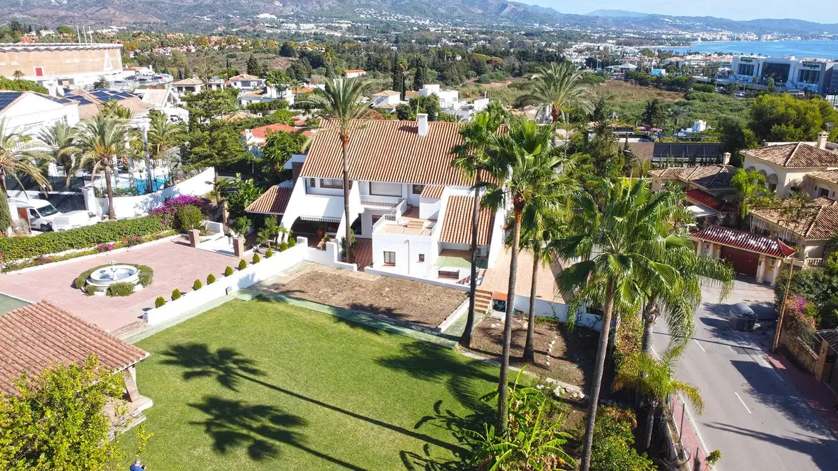 Detached Villa in Nueva Andalucía