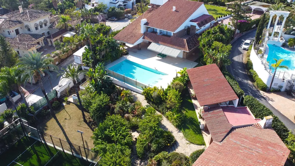 Detached Villa in Nueva Andalucía