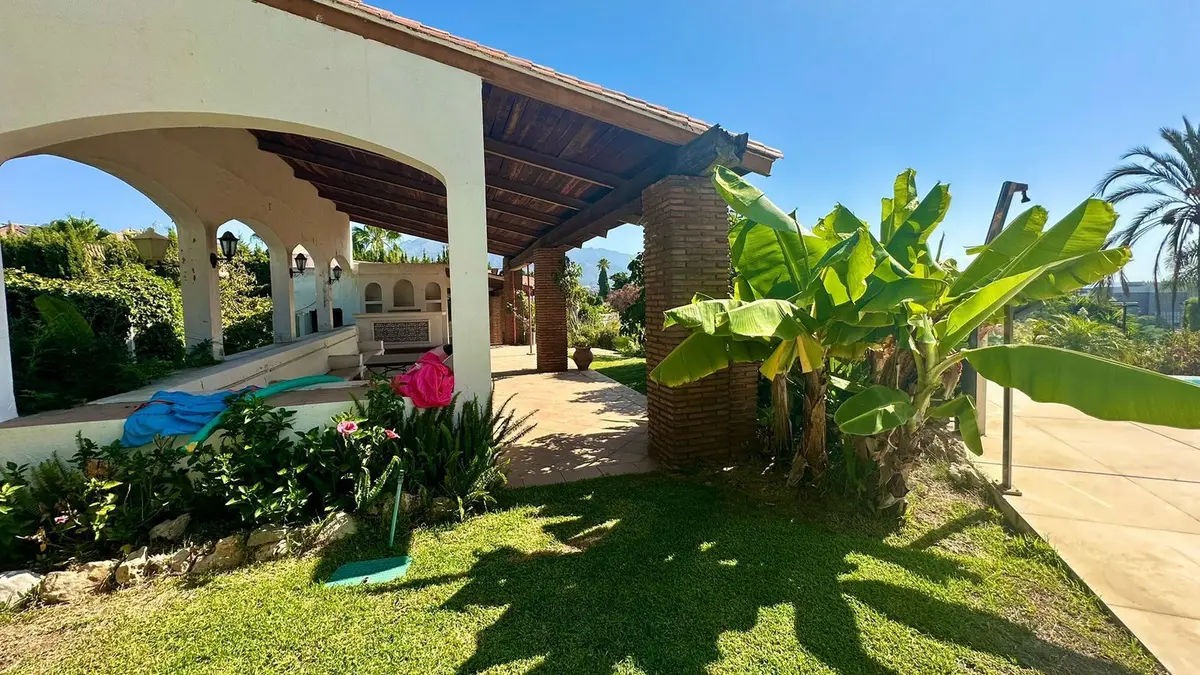 Detached Villa in Nueva Andalucía