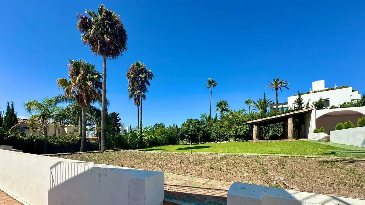 Detached Villa in Nueva Andalucía