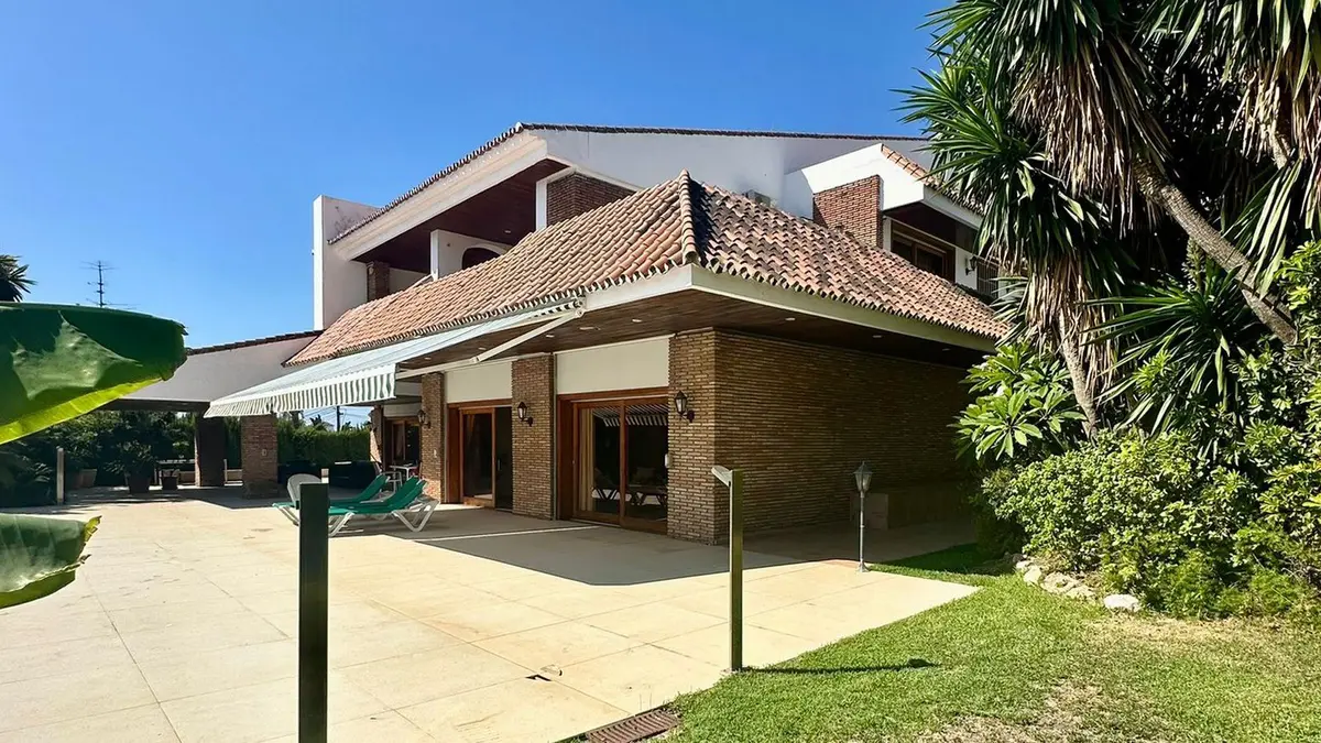 Detached Villa in Nueva Andalucía