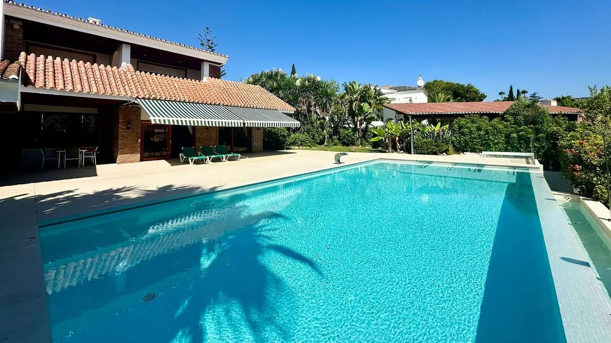 Detached Villa in Nueva Andalucía