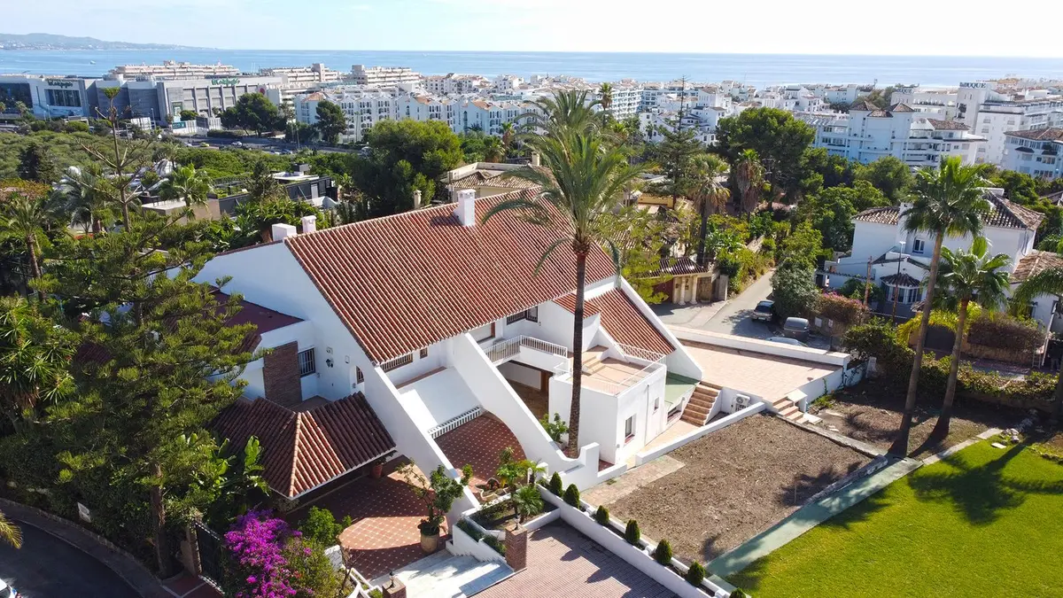 Detached Villa in Nueva Andalucía