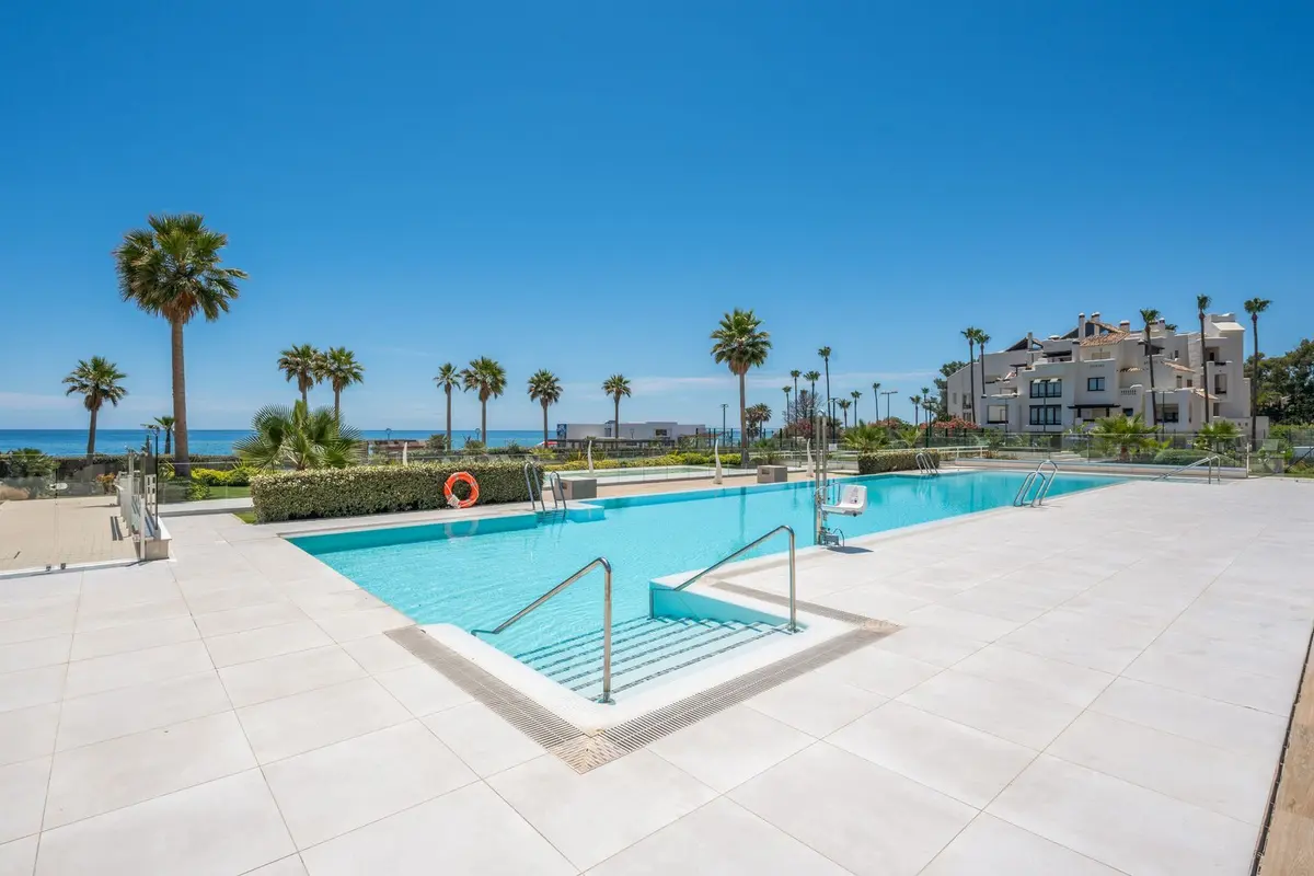 Middle Floor Apartment in Estepona