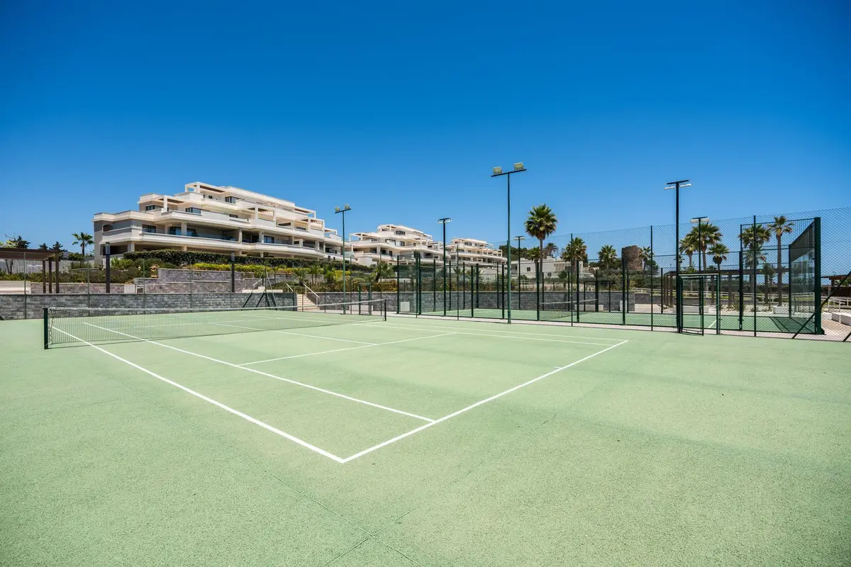 Middle Floor Apartment in Estepona