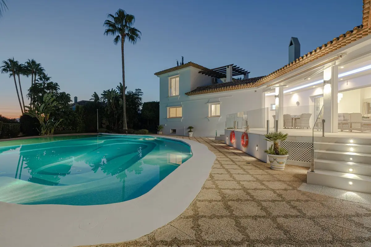 Detached Villa in El Paraiso