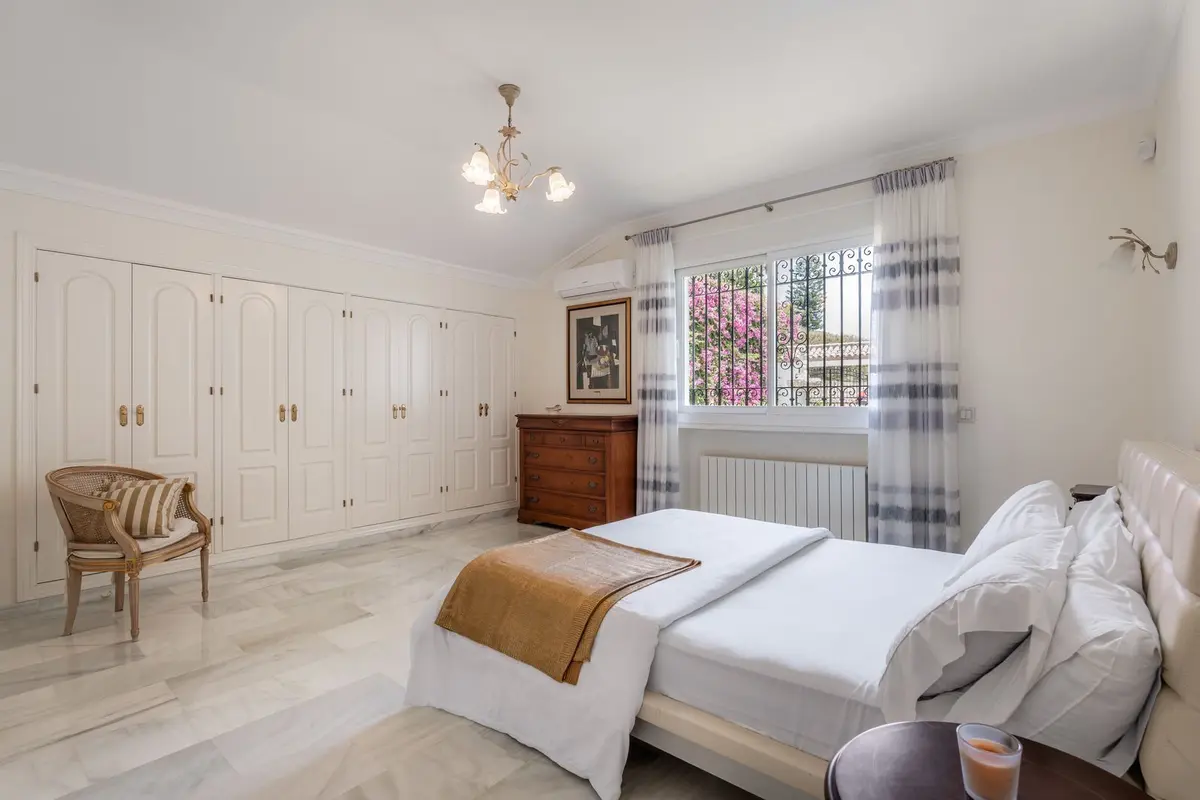 Detached Villa in El Paraiso