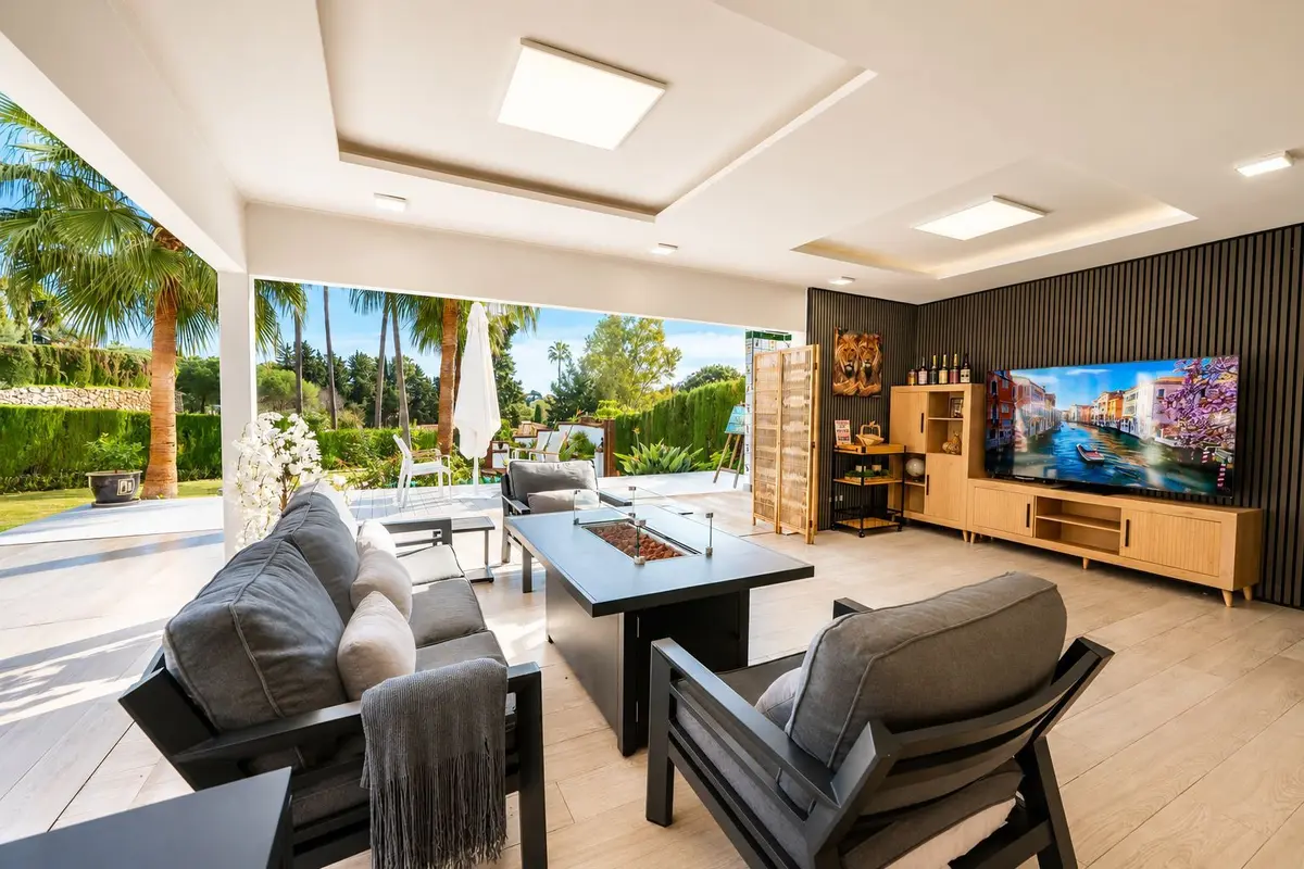 Detached Villa in El Paraiso