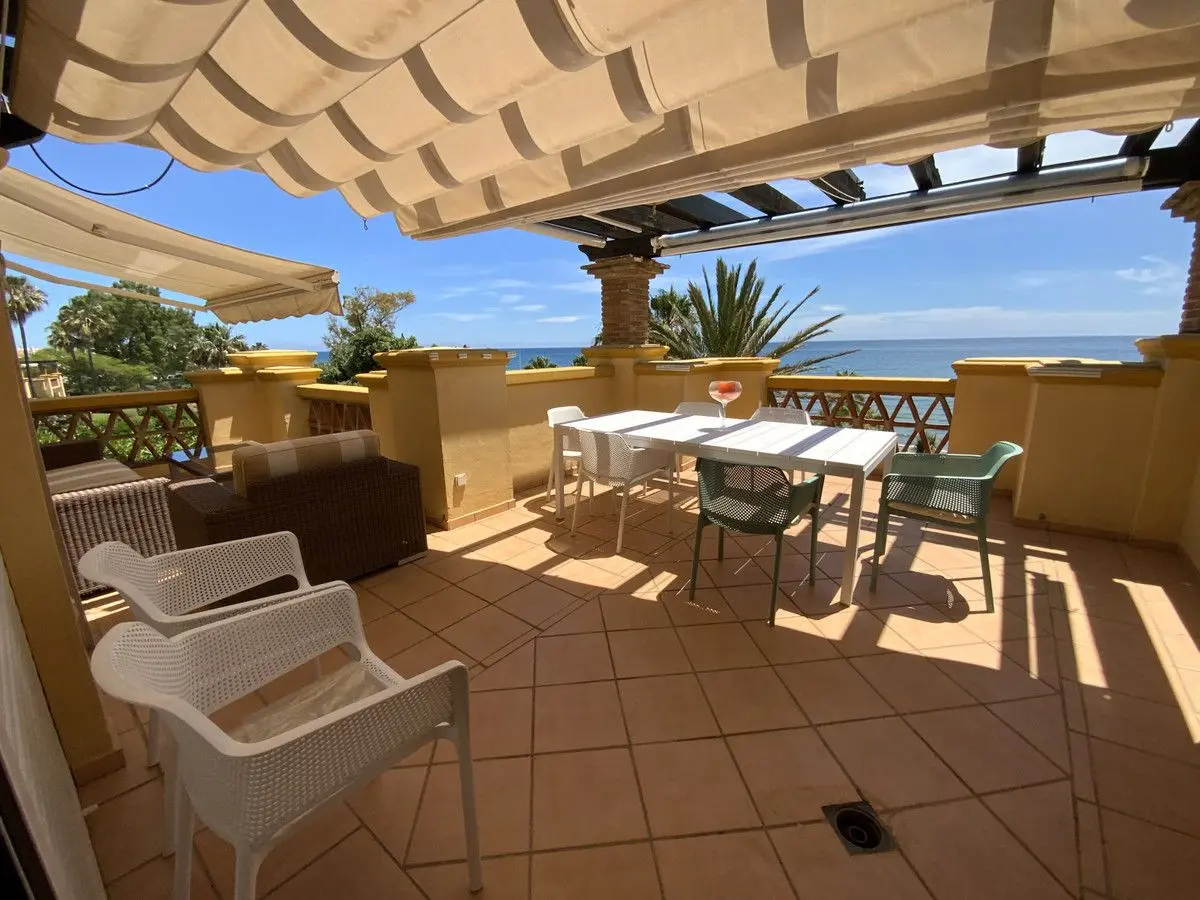 Middle Floor Apartment in Río Real