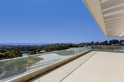 New Build Penthouse in Selwo with Panoramic Sea Views