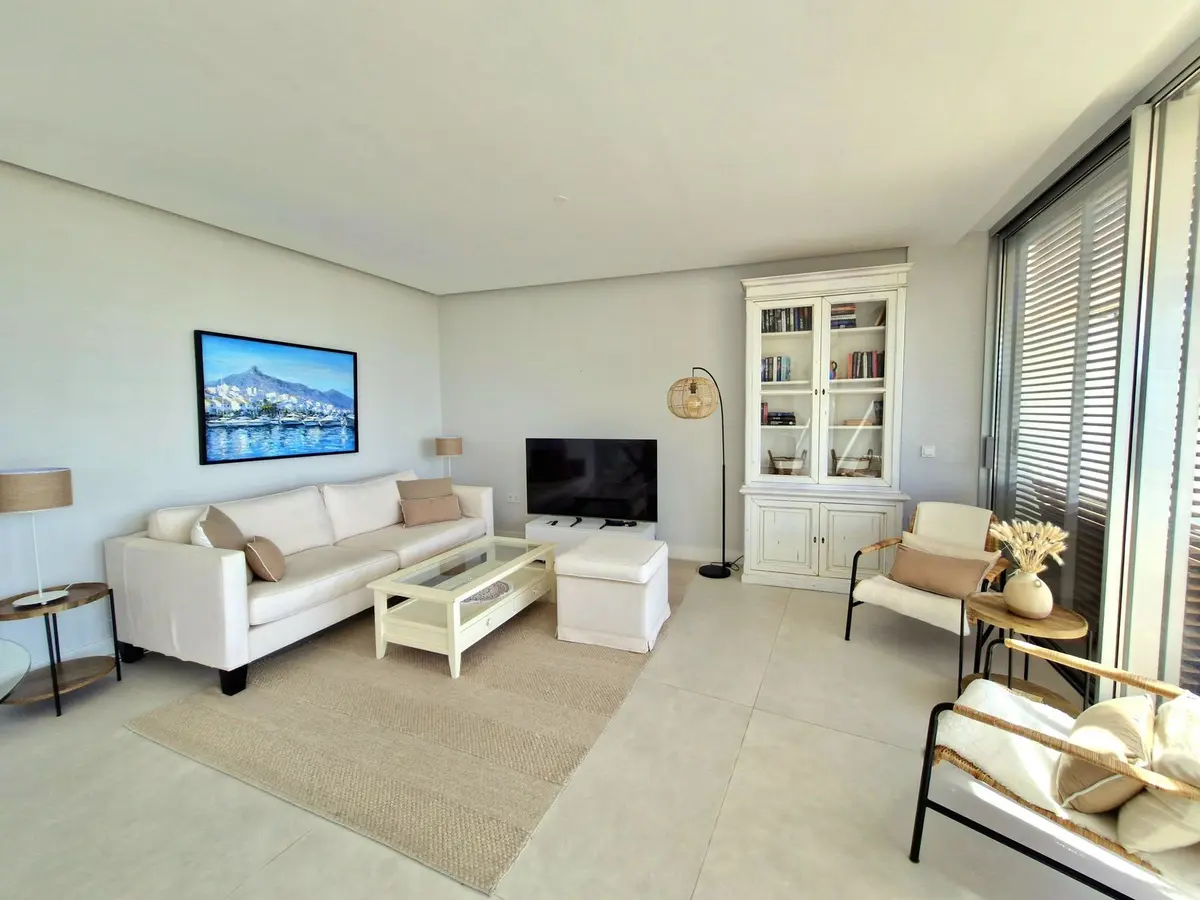 Middle Floor Apartment in Estepona