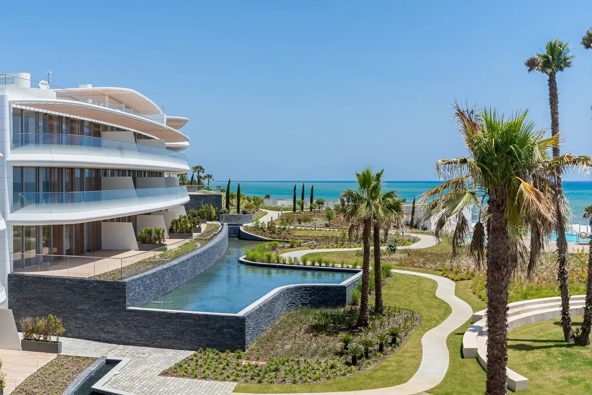 Middle Floor Apartment in Estepona