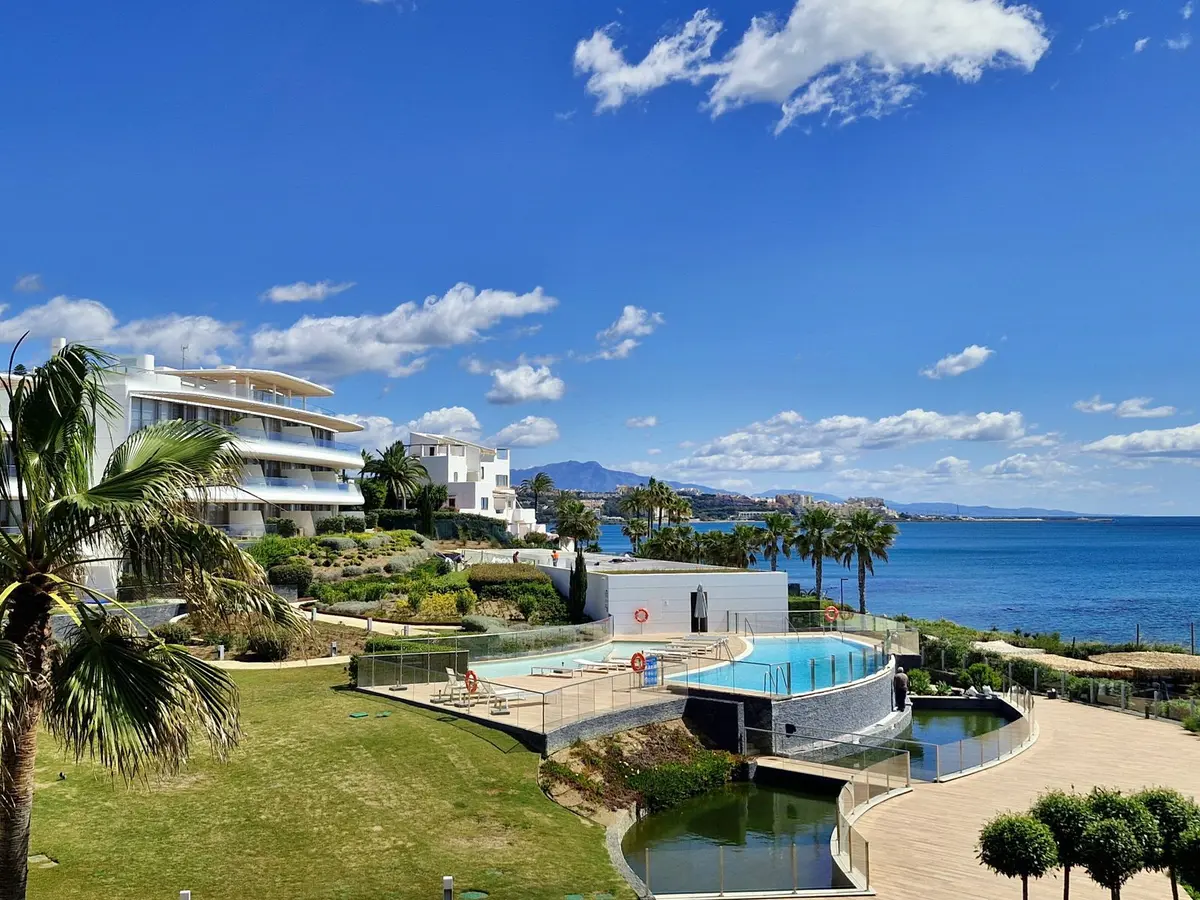 Middle Floor Apartment in Estepona