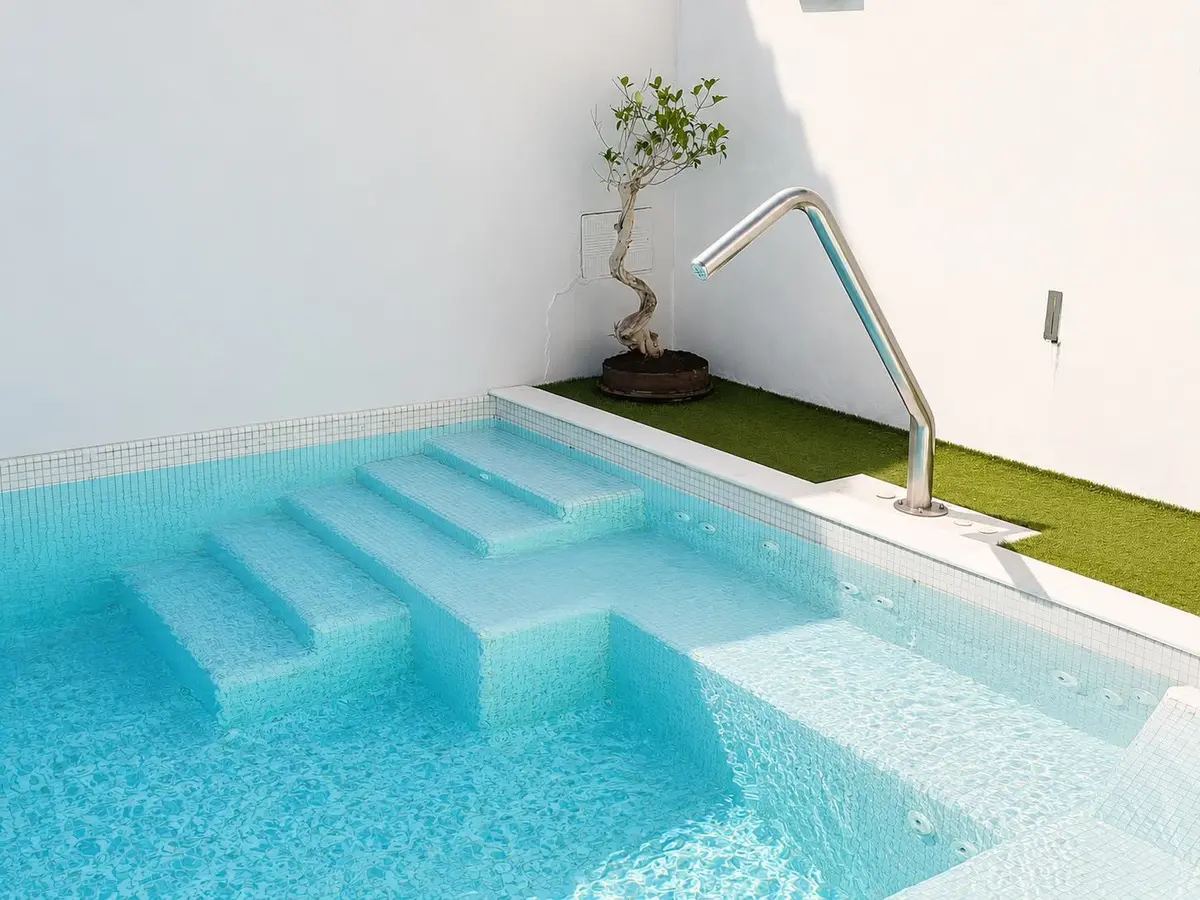 Semi-Detached House in Nueva Andalucía