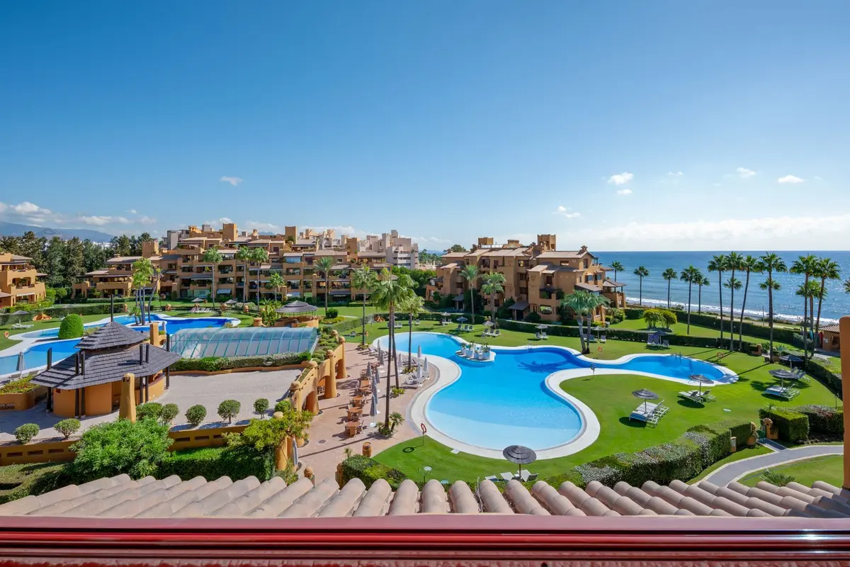 Middle Floor Apartment in Estepona