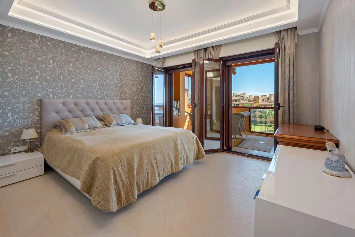 Middle Floor Apartment in Estepona