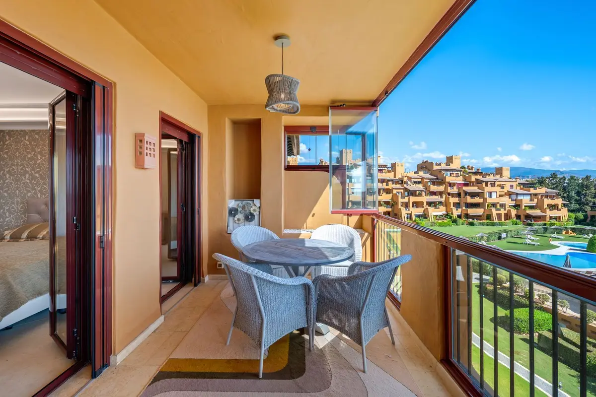 Middle Floor Apartment in Estepona