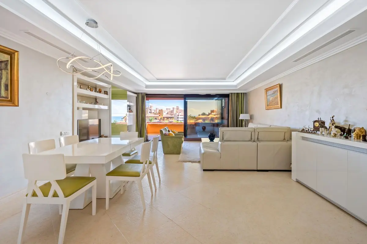 Middle Floor Apartment in Estepona