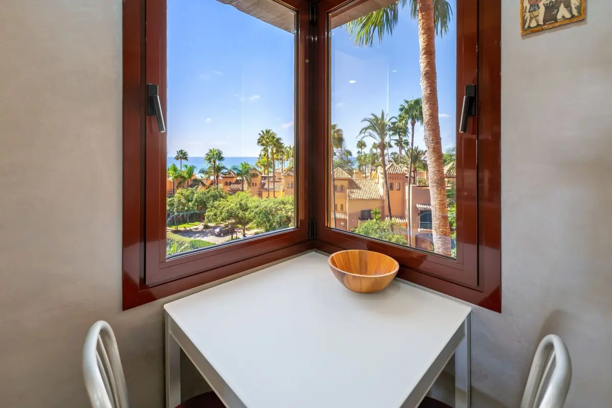 Middle Floor Apartment in Estepona
