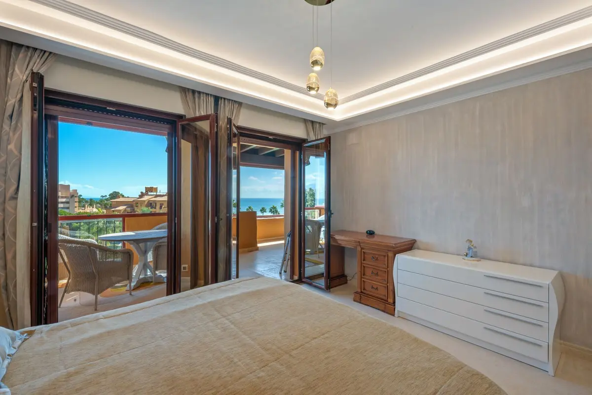 Middle Floor Apartment in Estepona