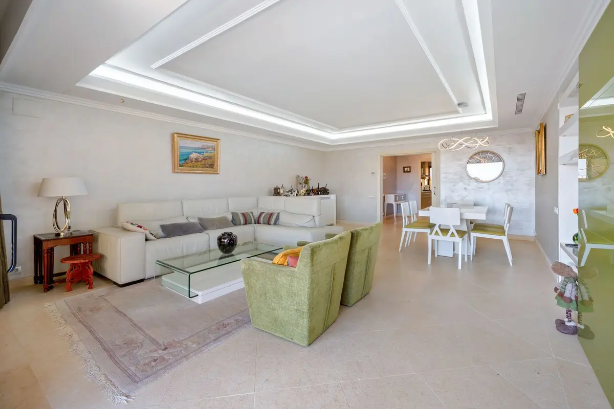 Middle Floor Apartment in Estepona
