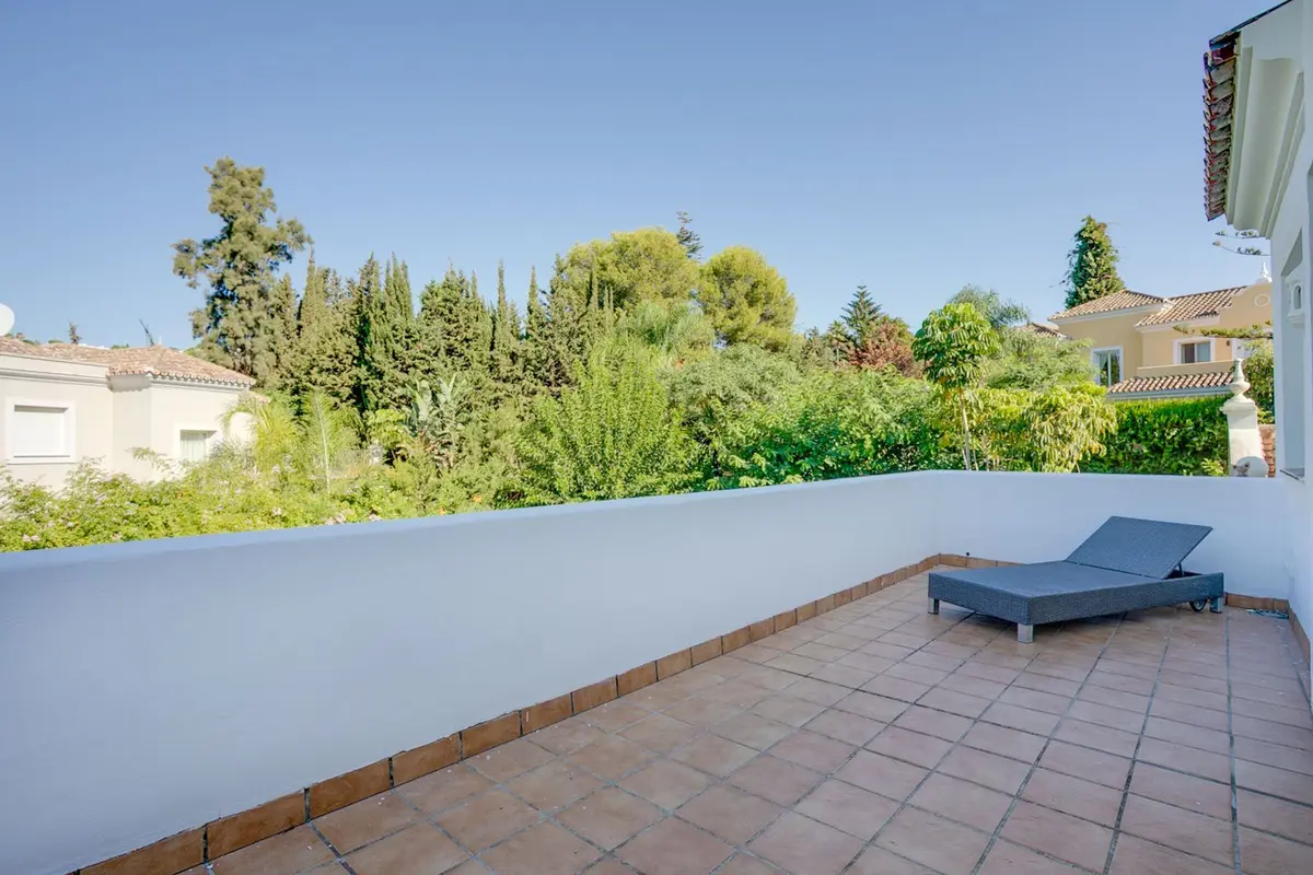 Detached Villa in El Paraiso