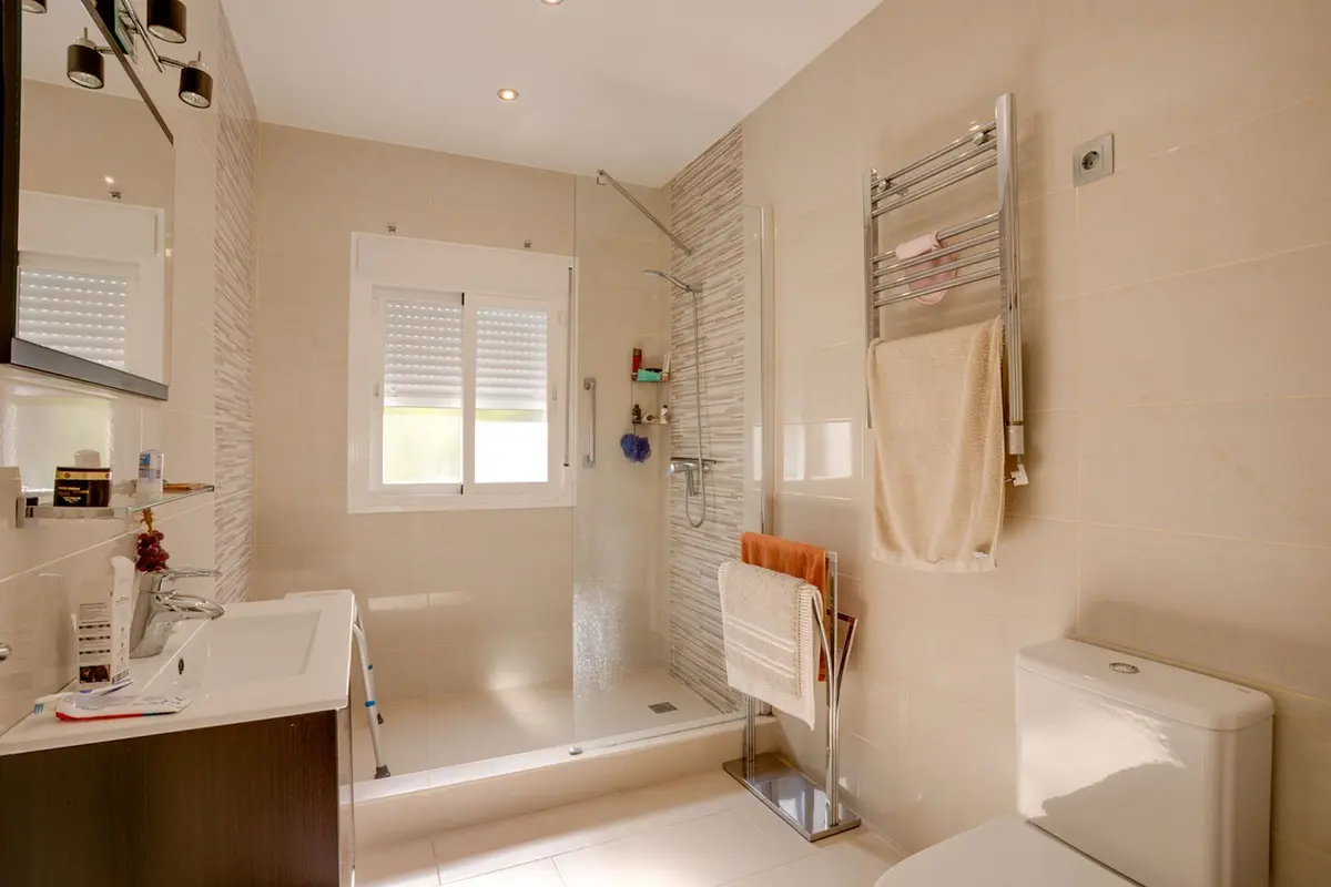 Detached Villa in El Paraiso